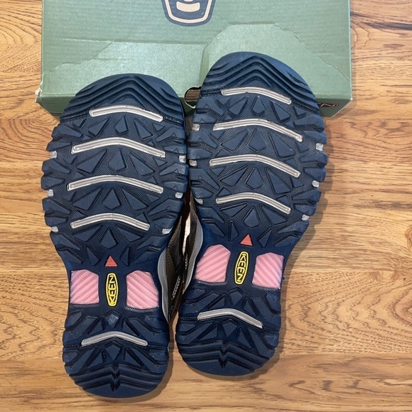 New w/box Keen women’s Ridge flex mid height boots. Size 9.5 - Picture 12 of 13